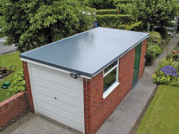 Flat roof installation